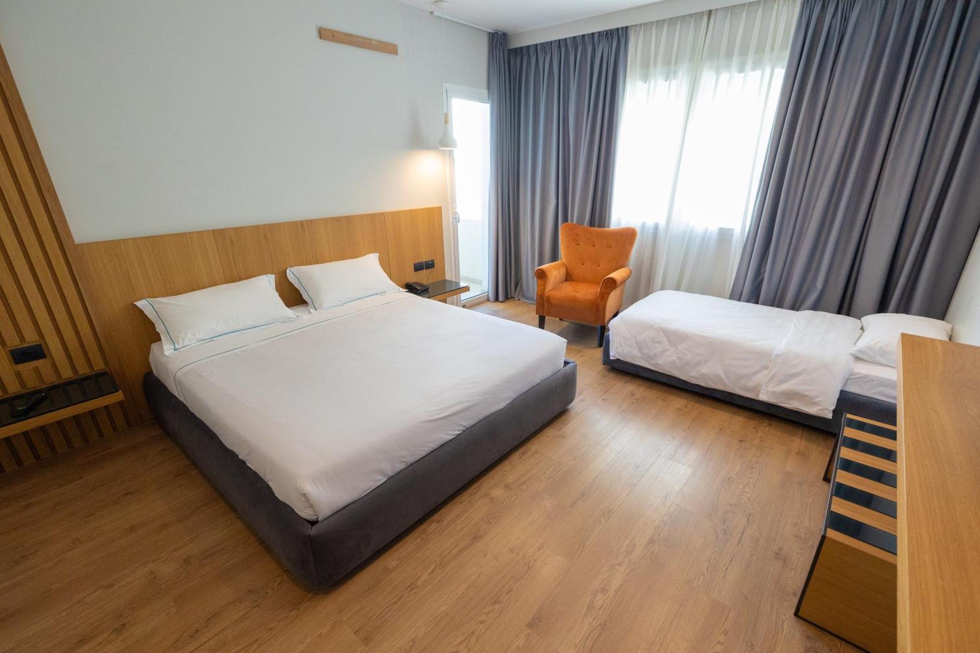 Duka Hotel Vlore Luaran gambar